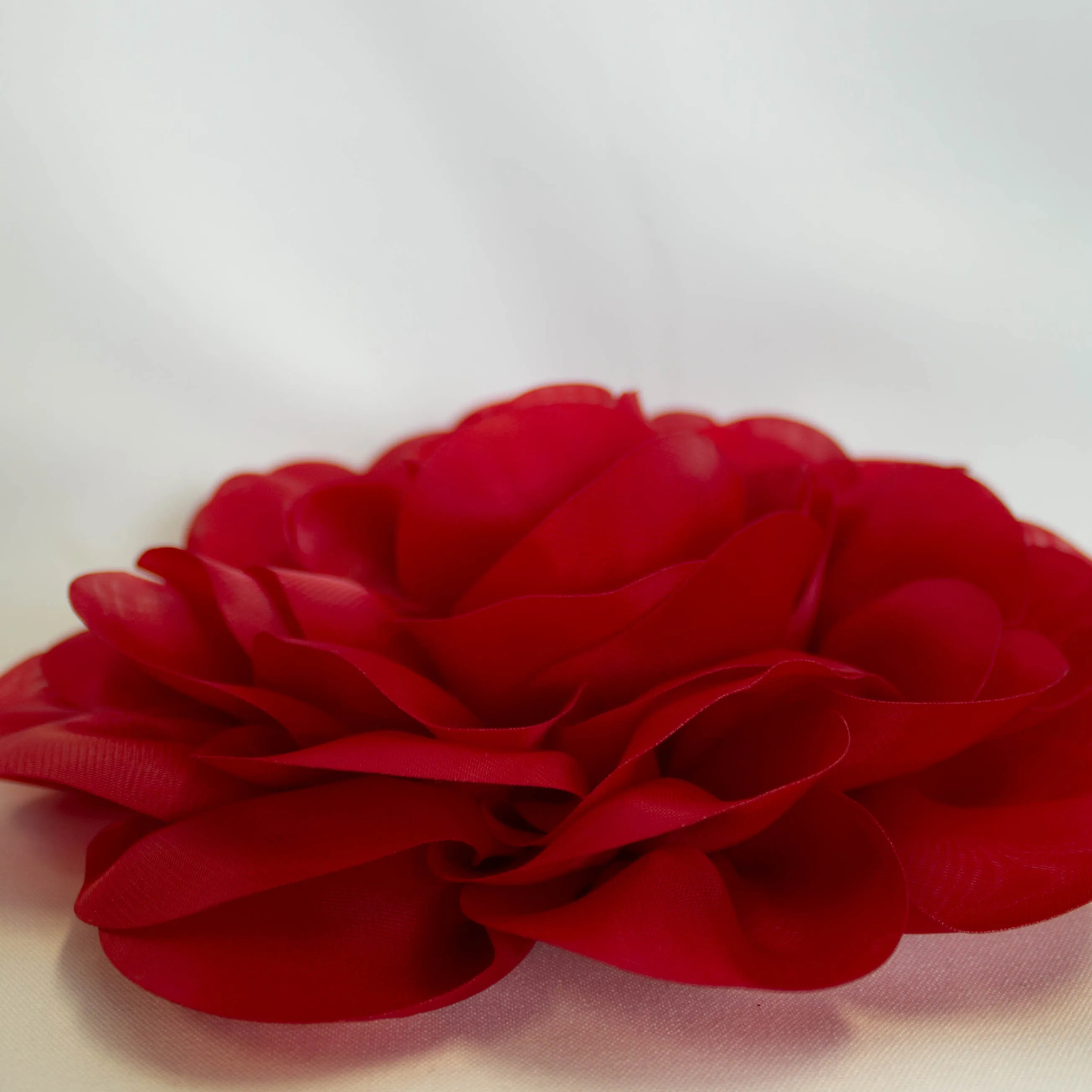 Bloem bordeaux voor kleding